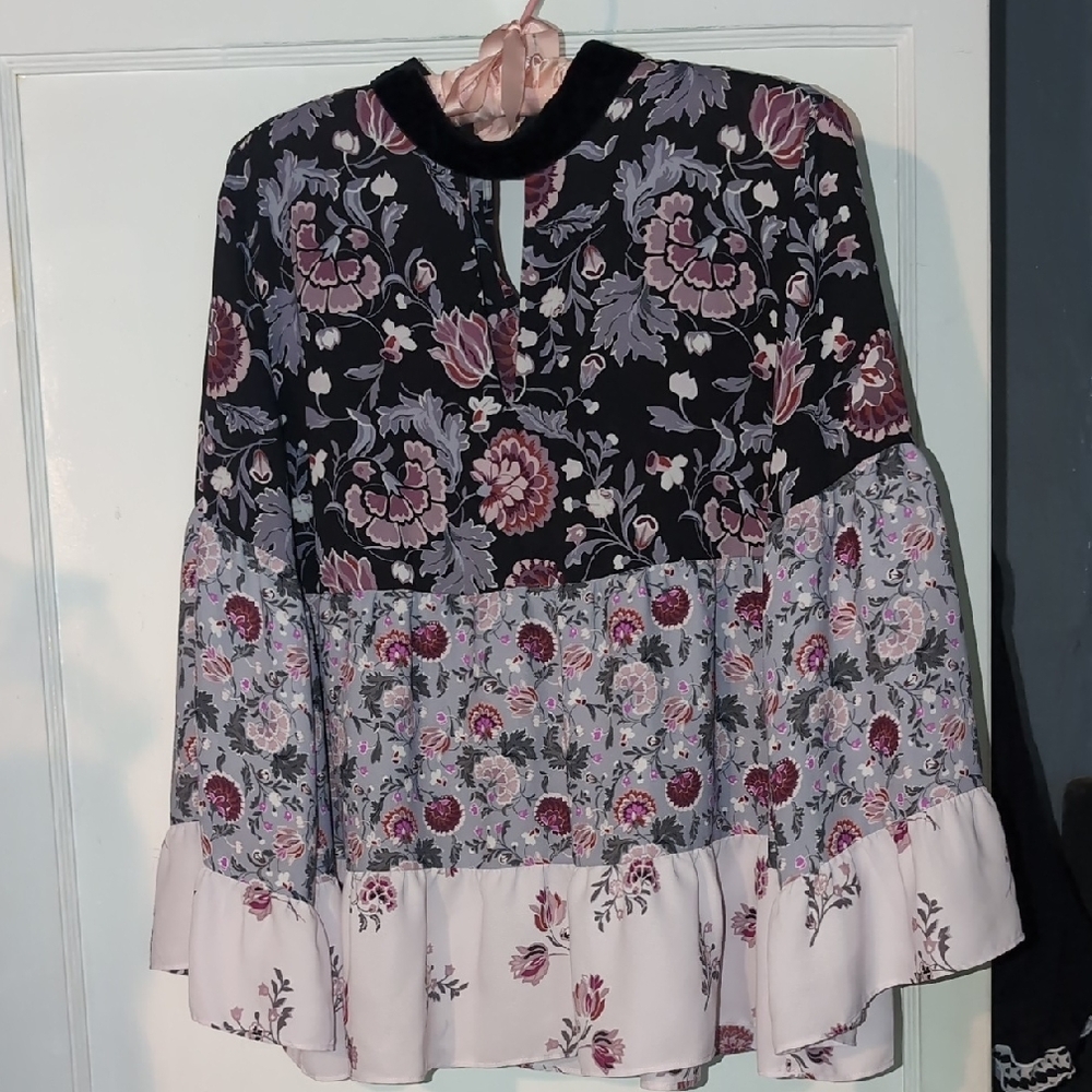 Floral Women's Top - Black and Pink
